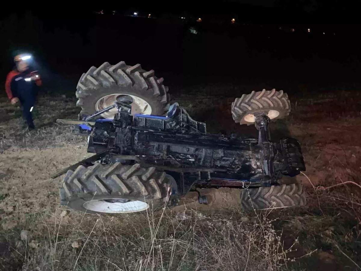 Taşova’da Traktör Devrildi: Sürücü Yaralı