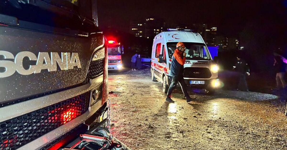 Antalya’da otomobil falezlerden denize düştü
