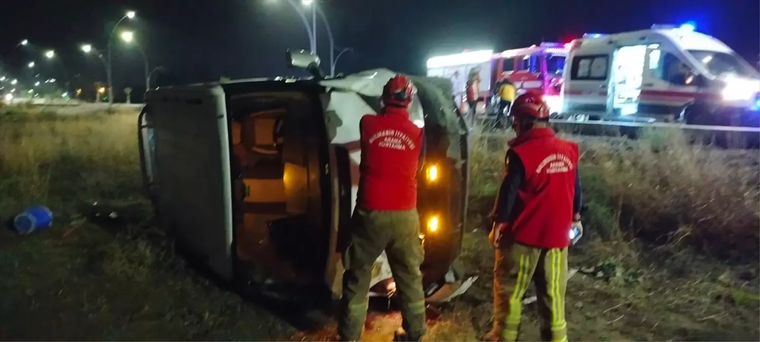 Edremit’te Ticari Araç Devrildi, 2 Yaralı