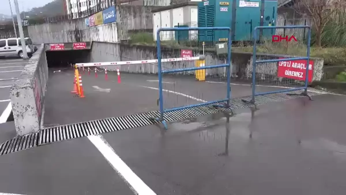 Rize’de Fırtına Nedeniyle Dalgalar Stadyum Otoparkına Girdi