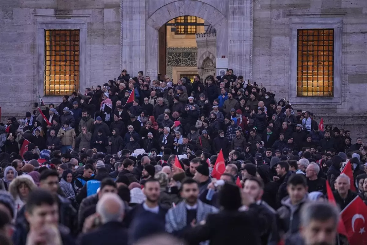 Filistin İçin Eylem: Dualar ve Sloganlar