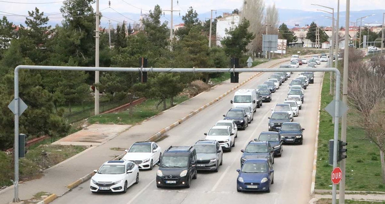 Afyonkarahisar’a tatilin ilk gününde 349 bin araç geçişi oldu